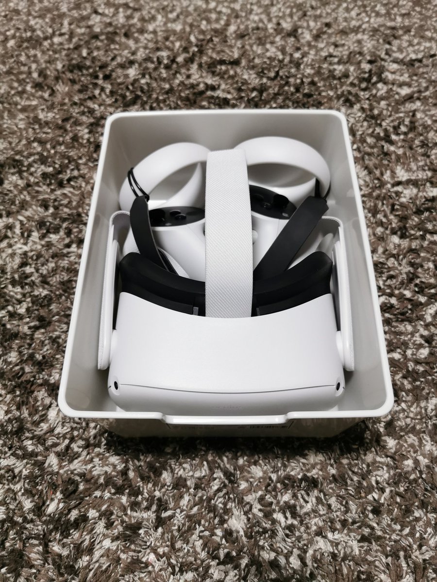 Oculus Quest2の収納に困ってたので純正ケースも検討したけど