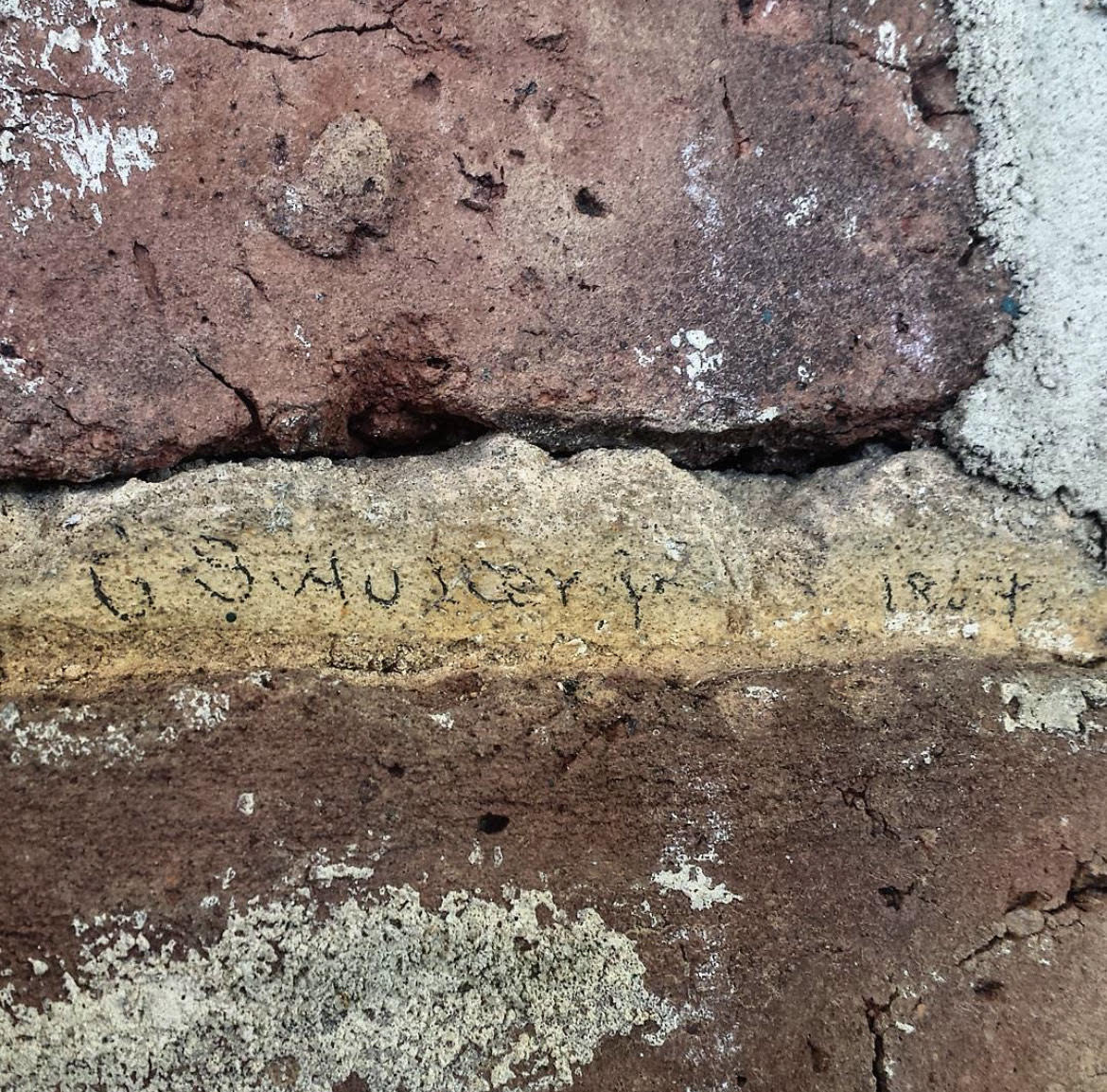 SanduskyHouse's tweet image. If you look closely on the side of the #sanduskyhouse , you can see where C.S. Hutter Jr. signed his name in 1854. Want to see it in person? Then, come visit us for a free, self-guided landscape tour. 

#history #historichouse #housemusuem #architecture #lynchburgva #visitva