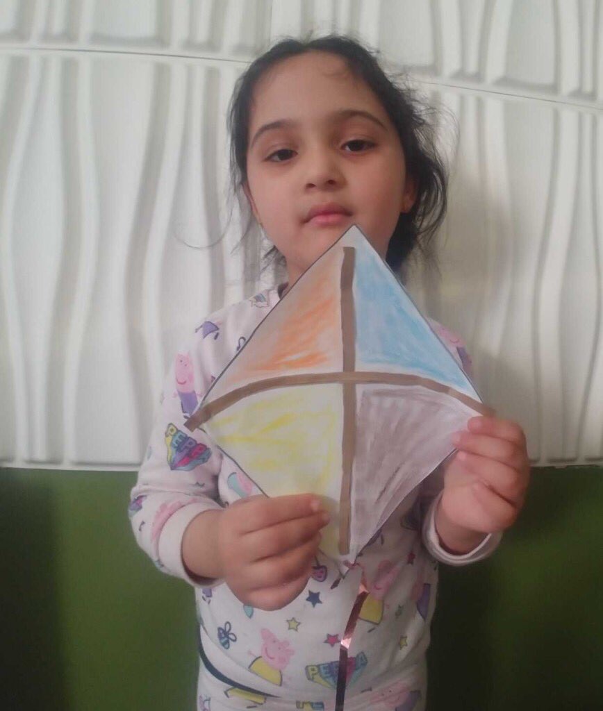ursache_v's tweet photo. Children in Reception enjoyed flying their kites in the warm windy weather. Some of them were fascinating by the signs of spring, such as flowers and blossom 🌸 https://t.co/rZDNQBoGgU