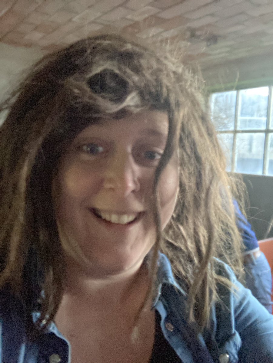 Nou... dat was me het middagje wel!vanmiddag m’n kale koppen debuut kon maken!
Opnames Proefkeuken bij zusje Lisa, wanneer het wordt uitgezonden horen jullie het ook 😉 
Altijd leuk om lekker behind the scenes te mogen #lovemyjob #everydaysomeyhingnew