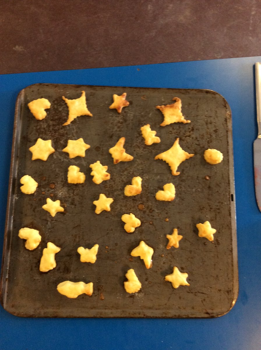 FoxHill_Primary's tweet photo. For #CoxellsKitchen this week, Y4 have baked a variety of pastry treats: jam tarts, jammie dodger inspired biscuits and bitesize sugary shapes! https://t.co/yfGfG5N5BR