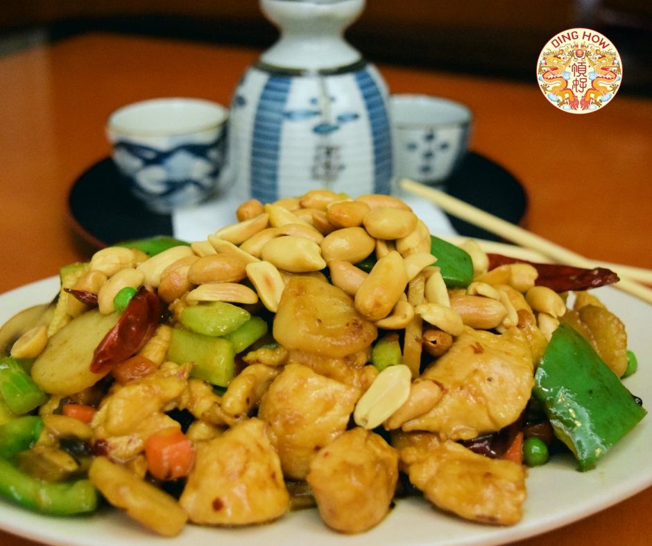 DingHowSA's tweet image. Kung Bo Chicken is a Ding How specialty! Diced chicken and vegetables tossed in a wok and stir fried in a spicy brown sauce. Then we finish it off with toasted peanuts! Get it today as a special with your #DingHowFamily!

What's your favorite #DingHowSA lunch special?