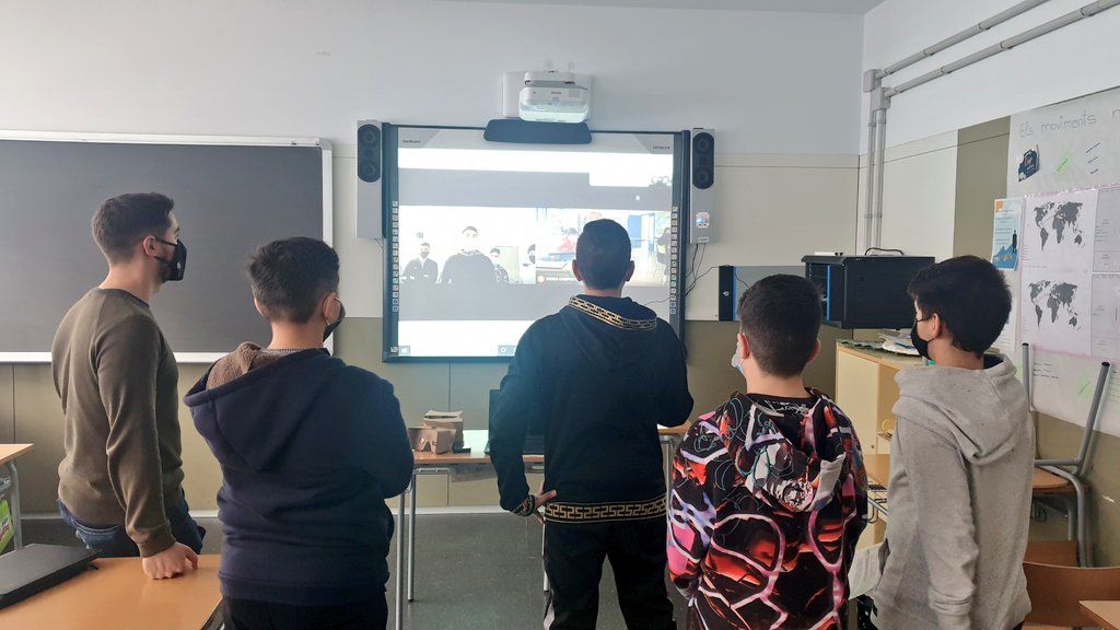 INSEuropa's tweet photo. Avui els 🙋♀️🙋♂️de 1r d'#ESO han fet d'amfitrions en la #VisitaVirtual a l'🏫 dels seus excompanys de l'escola @EscolaBM
Si voleu conèixer més:
👉 https://t.co/hidFuiJO4b
@LHEDUCACIO
#Bellvitge #InsVirtual https://t.co/n0zCghlENw
