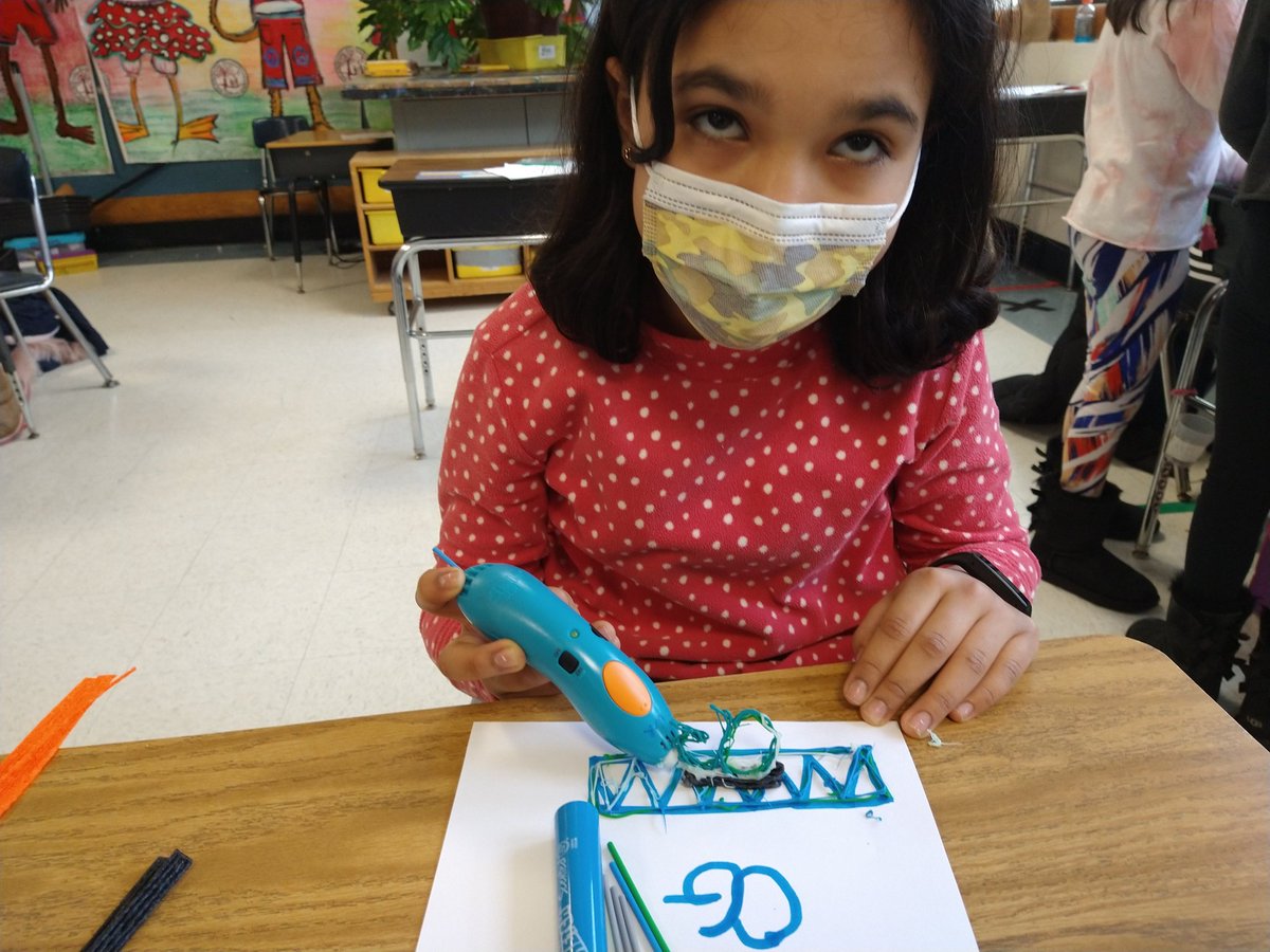 NSComputerTech's tweet image. @NSComputerTech 4th gr tried making 3D objects, some with 3doodler pens and others with Wikki sticks. Both show students how to make 3D images.@NorthSideEW @EWSDTech