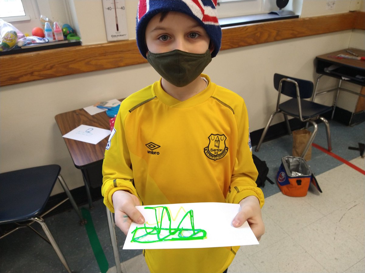 NSComputerTech's tweet image. @NSComputerTech 4th gr tried making 3D objects, some with 3doodler pens and others with Wikki sticks. Both show students how to make 3D images.@NorthSideEW @EWSDTech