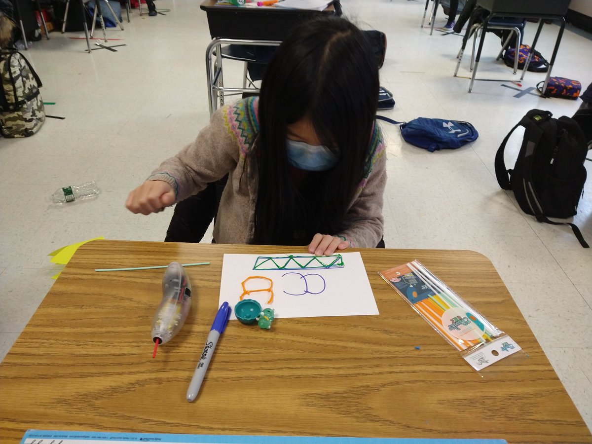 NSComputerTech's tweet image. @NSComputerTech 4th gr tried making 3D objects, some with 3doodler pens and others with Wikki sticks. Both show students how to make 3D images.@NorthSideEW @EWSDTech
