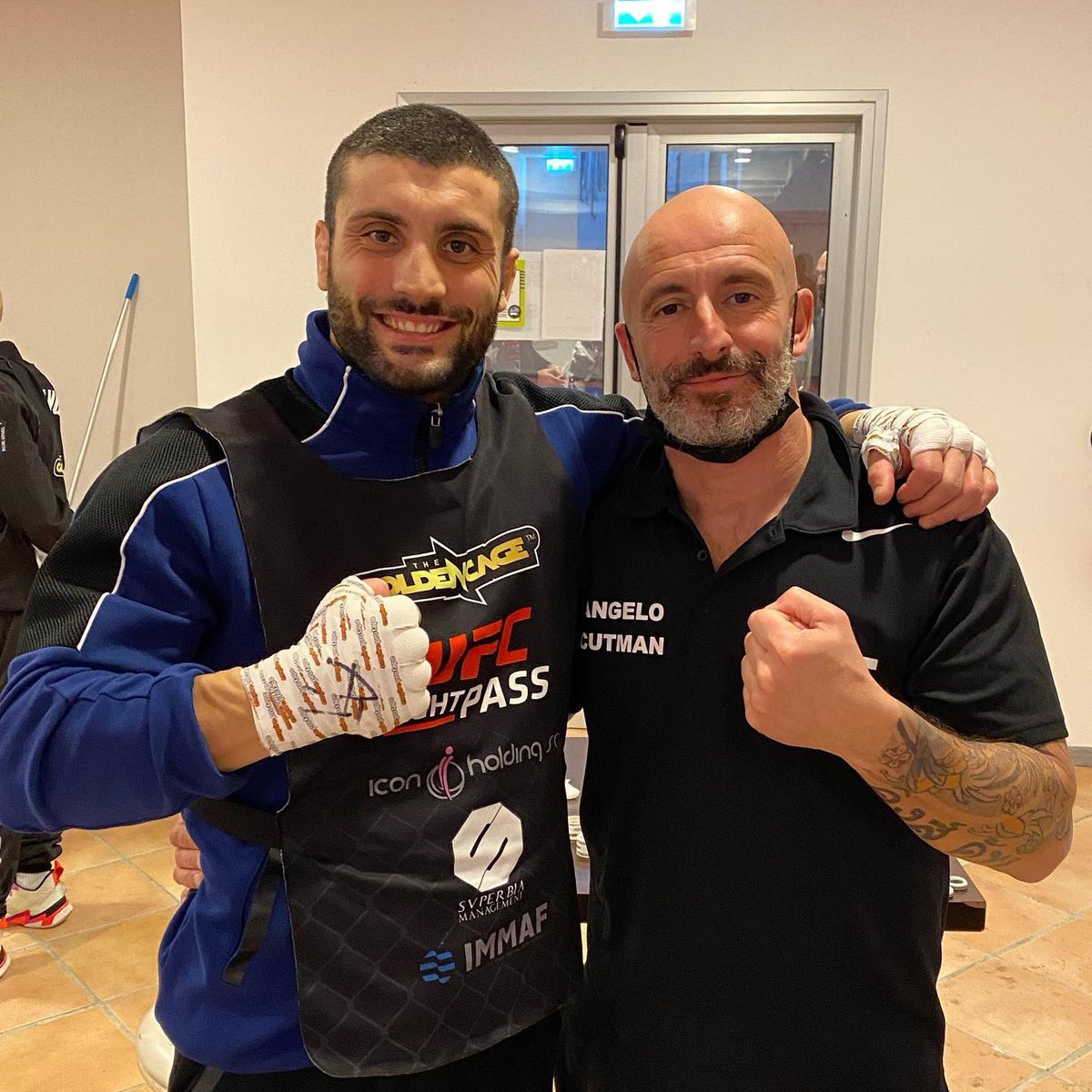 AngeloTarantini's tweet photo. Another Champ was wrapped 🤓✂️
@leonardodamiani_mma @thegoldencageofficial  Champ🏆
@empire_protape  tape of Champions 👊🏻
#leonardodamiani #thegoldencage #cutman #cutlife #thesardiniancutman #angelotarantini https://t.co/UM3aDx47Wk