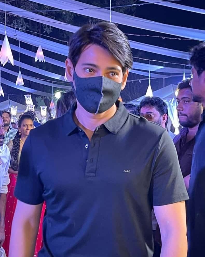 MaheshFanTrends's tweet photo. Superstar @urstrulyMahesh at  @aryasukku Daughter Function 👌 #SarkaruVaariPaata https://t.co/4nFCQHiR1A