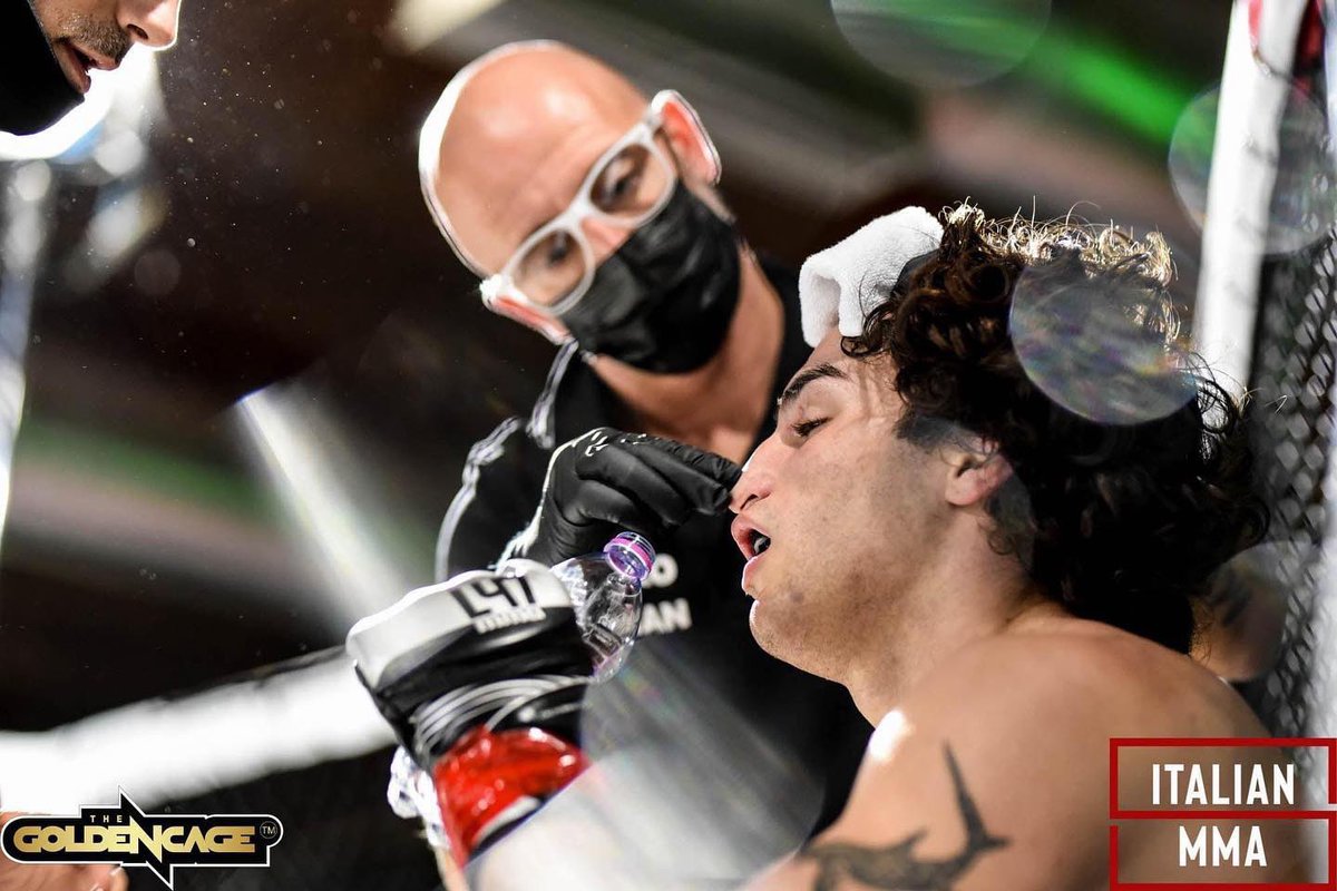 AngeloTarantini's tweet photo. In the corner 🤓✂️
@theshark.mma @aurora.mma 
@thegoldencageofficial @italian__mma 
#cutman #cutlife #mma #angelotarantini #thesardiniancutman https://t.co/siVfas558f
