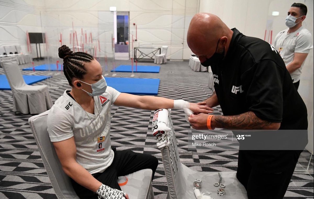 AngeloTarantini's tweet photo. Handwraps Gangster ✂️🤓
Italian tailoring 🇮🇹
#ufc #cutman #cutlife 🤓✂️
#AngeloTarantini #thesardiniancutman https://t.co/hvv6x526qv