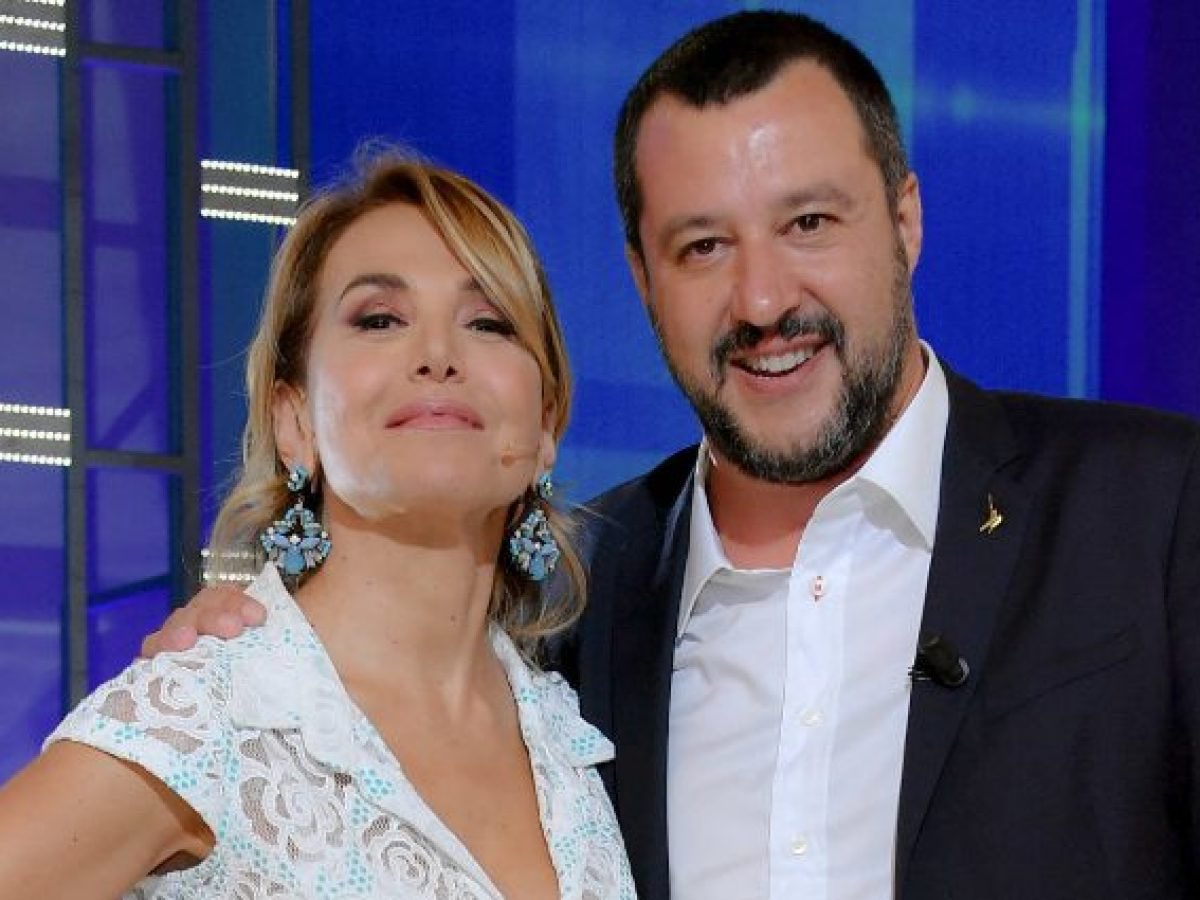 sdraiatiXCivati's tweet photo. Se cercate su internet “Barbara D’urso selfie con Civati” google crasha, vi manda a fanculo e si sblocca soltanto se potete provare di essere tesserati possibile https://t.co/udN2212CNn