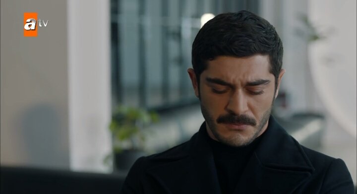 AlnazVefa0's tweet photo. #Marasli #MahCel 
Celal:kaşlarimla oynamak yerine niye duygularimi sectin mahuuuur https://t.co/XclkQDz1LO
