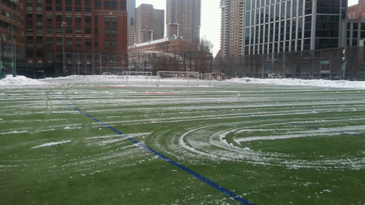 bpca_ny's tweet photo. LET’S PLAY! The #BPC Ball Fields are open after completion of snow/ice clearing activity. Thank you for your patience. #BatteryParkCity #BPCCommunity #BPCKids @CommunityBoard1 https://t.co/BeMMQankKT