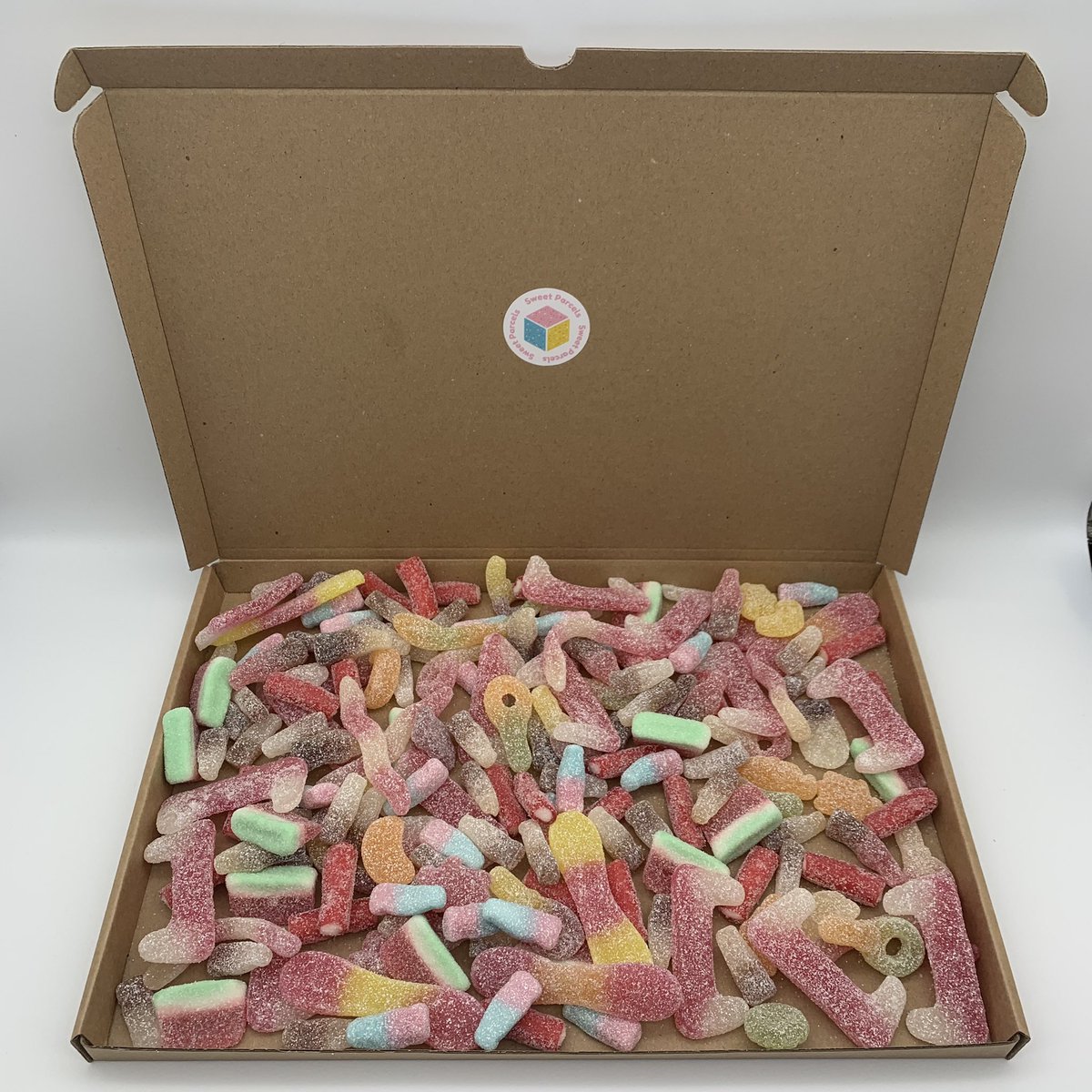 sweet_parcels's tweet photo. What a beaut! 😍

This entire kilo box of fizzy sweets tastes as good as it looks 🍭

As always, beautifully gift wrapped and FREE DELIVERY! 

*Order a 1kg box before the end of March and receive FREE extra goodies!* 💯

https://t.co/zKkZjXcCSG ➡️ link in our bio https://t.co/NF3rCTOazE