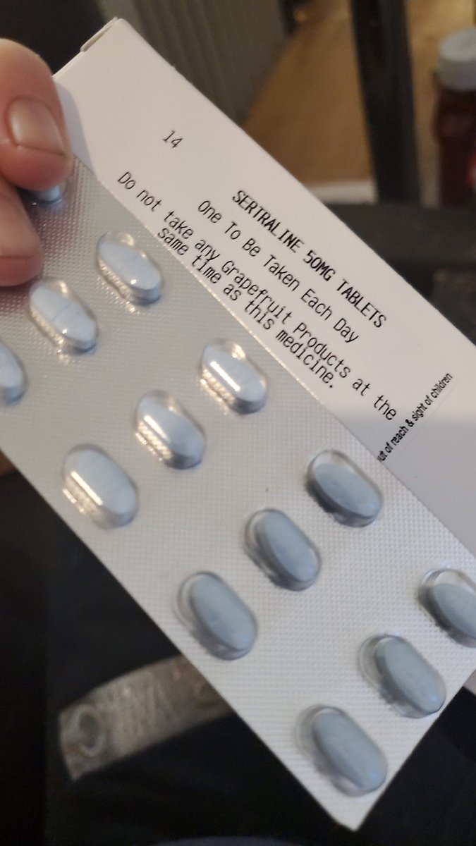 wytchie_pixie's tweet image. Back on medication 1st time taking this brand/type though can anyone explain why I can't have grapefruit products at the same time (even tho I don't like grapefruit it would be interesting to know)
#mentalhealth #ItsOkayToNotBeOkay #gettinghelp