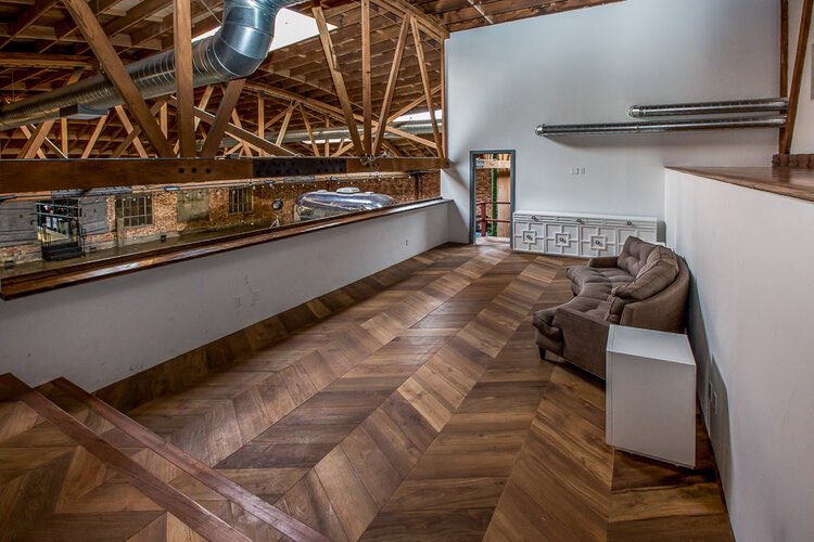 beyondrelation's tweet photo. ✨Available for productions and shoots only
• 8,000 sf studio and event space located in Los Angeles
• Easy access to 5 and 110 Freeways
• Dramatic space with wood truss ceilings and concrete floors
• Creative studio space with loft area. #production https://t.co/w2Pn9oxK7E