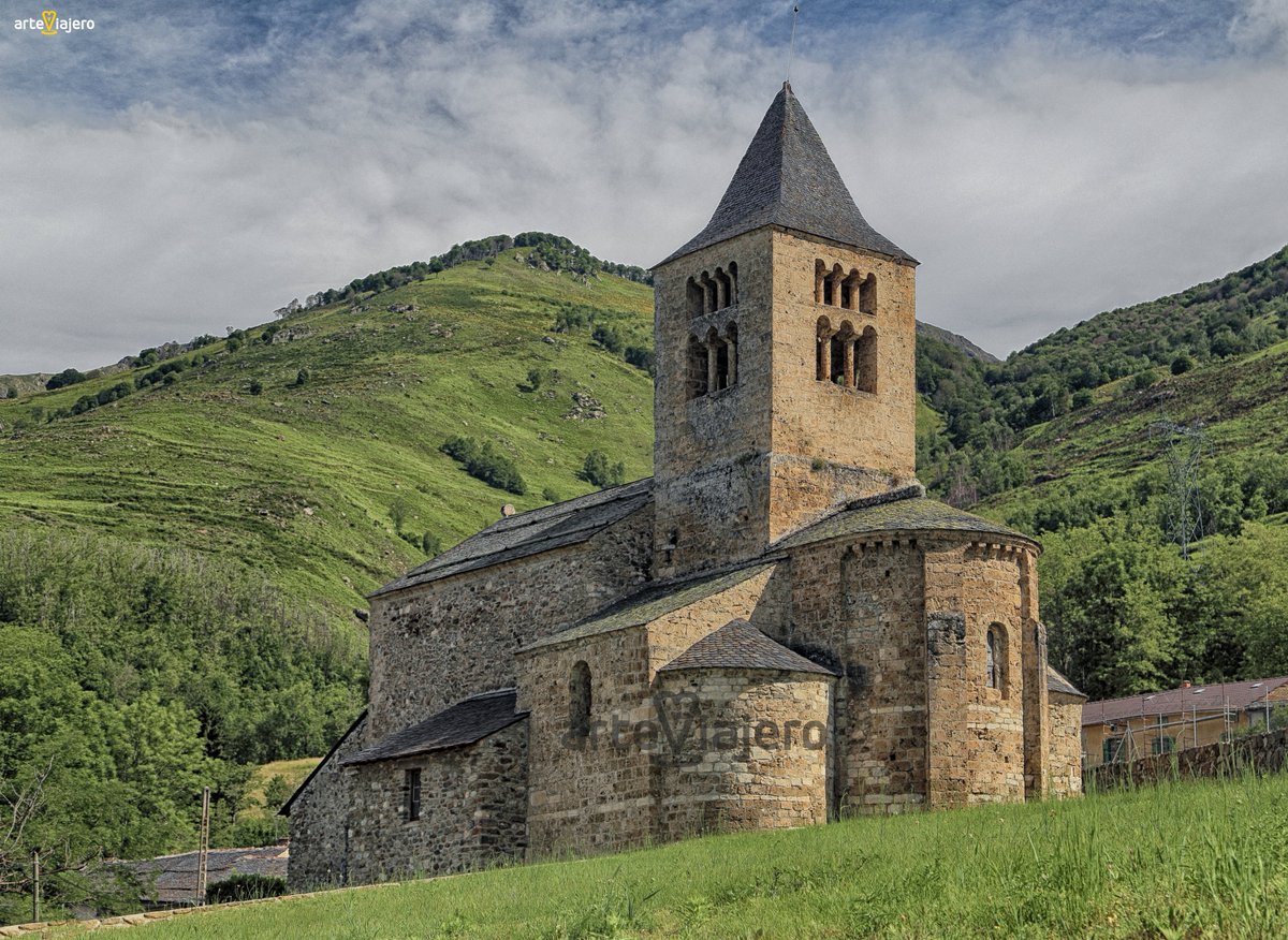 arteviajero_com's tweet photo. Os presentamos una ruta de 592 km que discurre en su totalidad por los #Pirineos franceses. El propósito de este largo viaje es conocer 2⃣0⃣ interesantes ejemplos de #arte románico en los que podemos contemplar multitud de influencias artísticas ➡️ https://t.co/JXH6R9w7OA https://t.co/gr6bNdGTSw