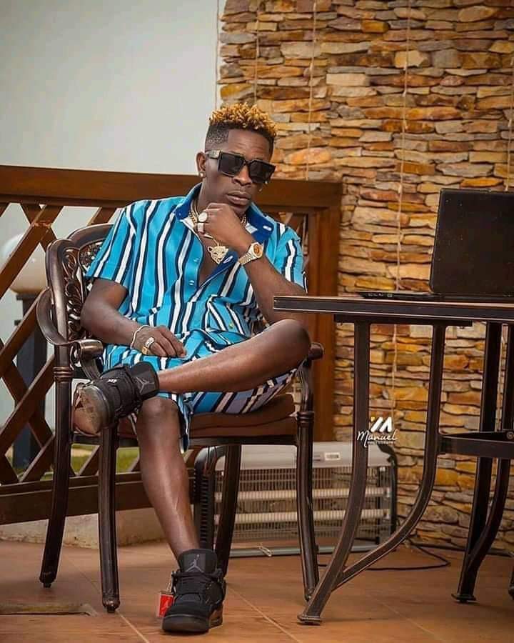 COSTYBOO1's tweet photo. @samini_dagaati #1Kid u no get studio anaaa?😂😂
#KillFiFun #KFF drop tonight... https://t.co/1e0cS1aEWD