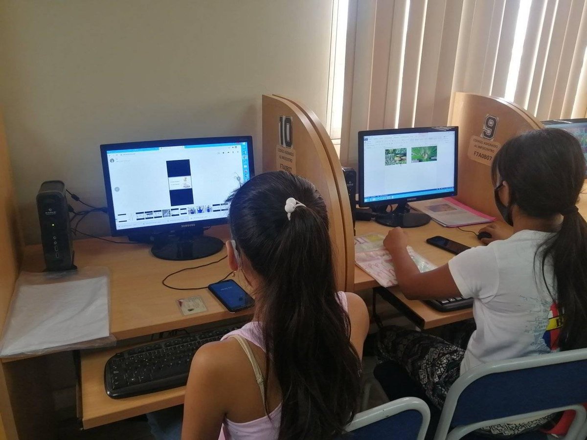 infoValledelaV's tweet photo. En esta mañana continuamos con la respectiva Atención al Usuario donde nos visitan para realizar diferentes actividades como:
Investigación, Impresiones de Ficha Pedagógicas, servicios en línea, etc. https://t.co/SfpzvigMO0