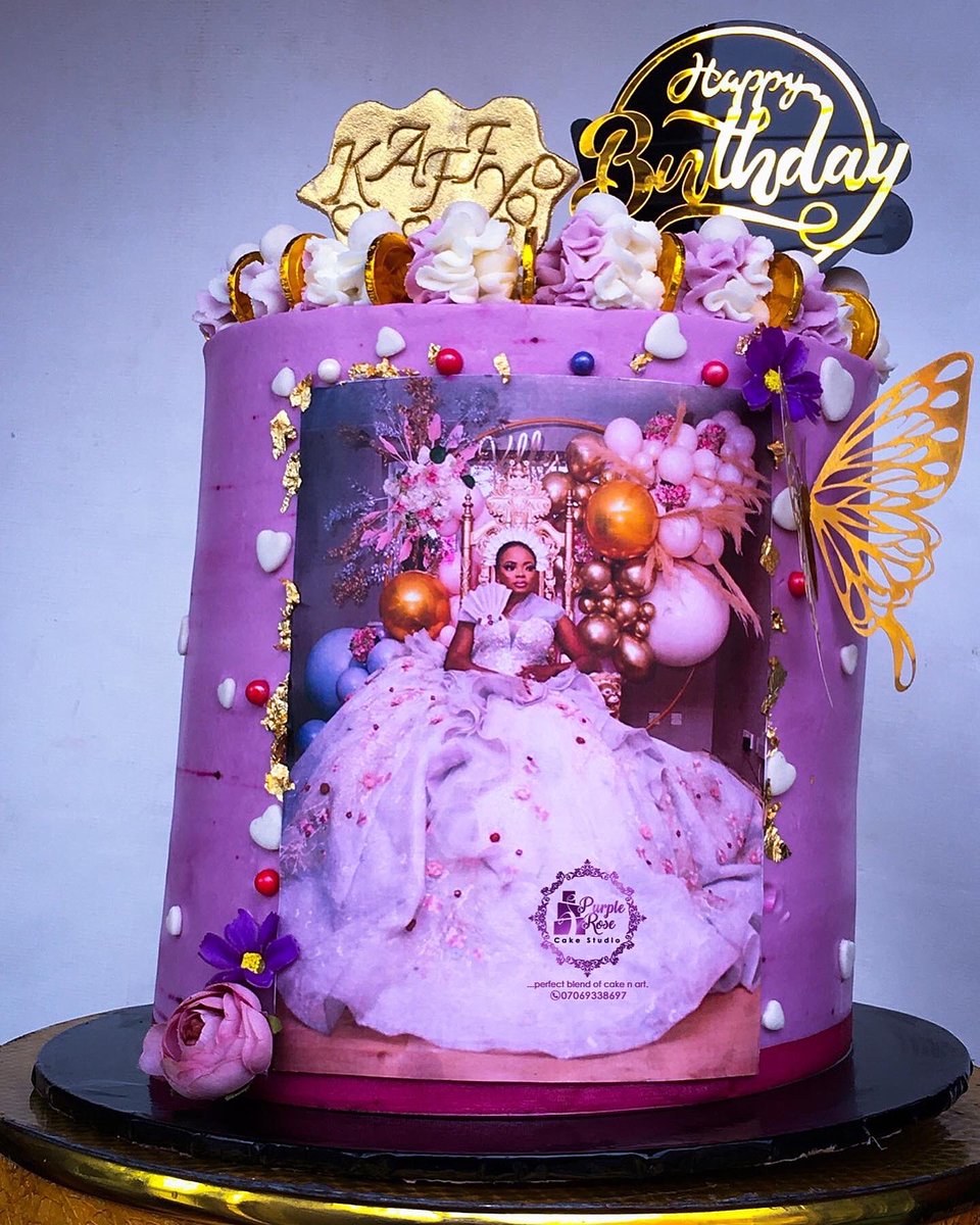 Purplerosecakes's tweet photo. Pretty in Purple💜💜💜
All Hail the queen 👑👑👑👑
Nothing short of Regality
@Purplerosecakes 
Absolutely gorgeous 
An 8 by 10 inches height of 
6 layers of chocolate, strawberry, and vanilla flavor 

DM, WhatsApp or phone call #07069338697.

#senate #AbujaTwitterCommumity 
#btc https://t.co/axKYqcfzEU