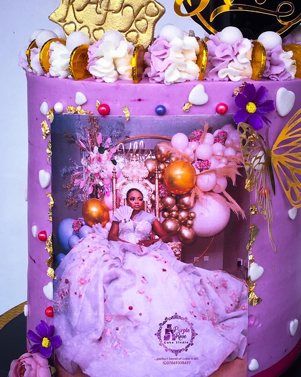 Purplerosecakes's tweet photo. Pretty in Purple💜💜💜
All Hail the queen 👑👑👑👑
Nothing short of Regality
@Purplerosecakes 
Absolutely gorgeous 
An 8 by 10 inches height of 
6 layers of chocolate, strawberry, and vanilla flavor 

DM, WhatsApp or phone call #07069338697.

#senate #AbujaTwitterCommumity 
#btc https://t.co/axKYqcfzEU