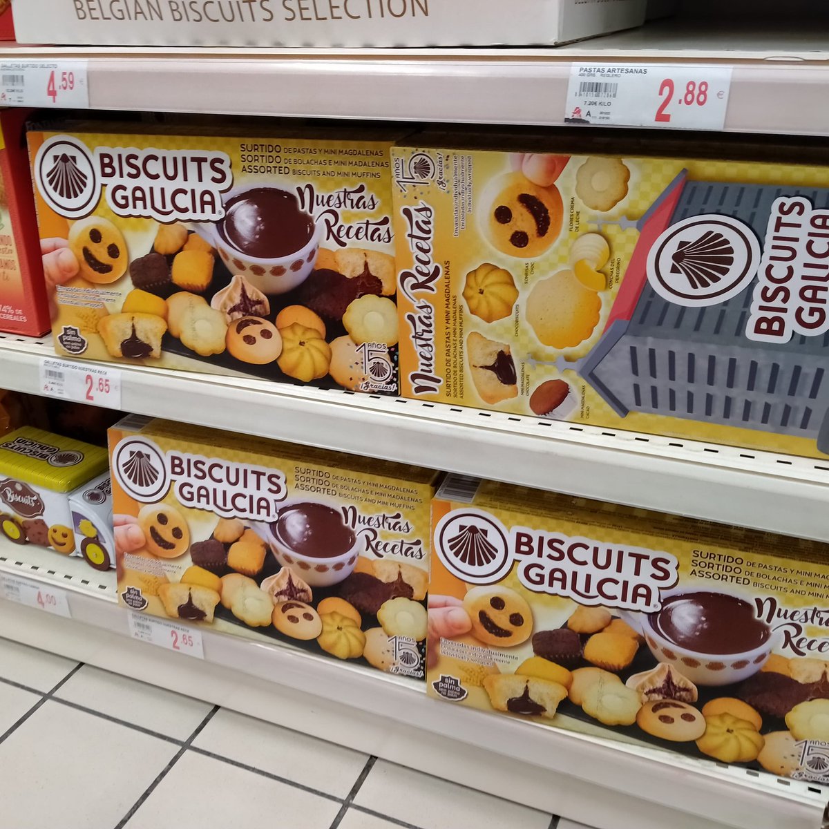 biscuitsgalicia's tweet photo. Un Surtido lleno de deliciosas pastas 🍪 y minimagdalenas 🧁 #BiscuitsGalicia 😊❤️ ¡Encuéntralo en todos los #hipermercados @alcampo de España! 🛒😉
.
#galletas #sinpalma 🌱 #magdalenas #desayuno #merienda #alcampo https://t.co/QxXPru63Vk