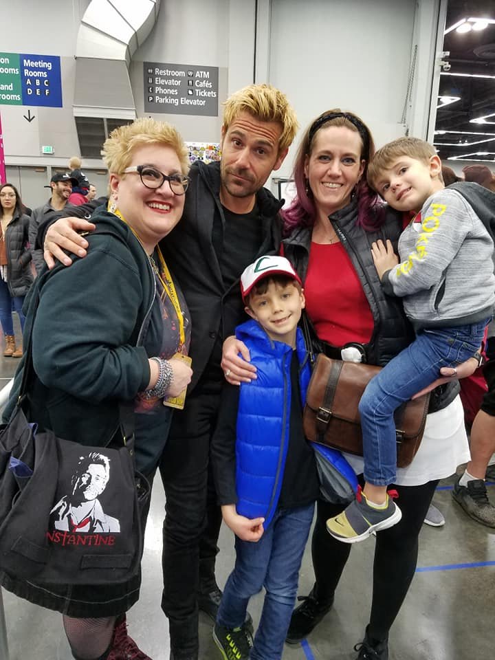 KimMerville's tweet photo. 2 years ago today February 24, 2019
I took my fabulous friend and host Heather @ZooeyWonderland , her sons Xavier and Quentin over to meet my favorite #JohnConstantine, Matt Ryan at #WizardWorldPortland
#Constantine🇬🇧👔🚬
#LegendsOfTomorrow https://t.co/aT6IeG79zb