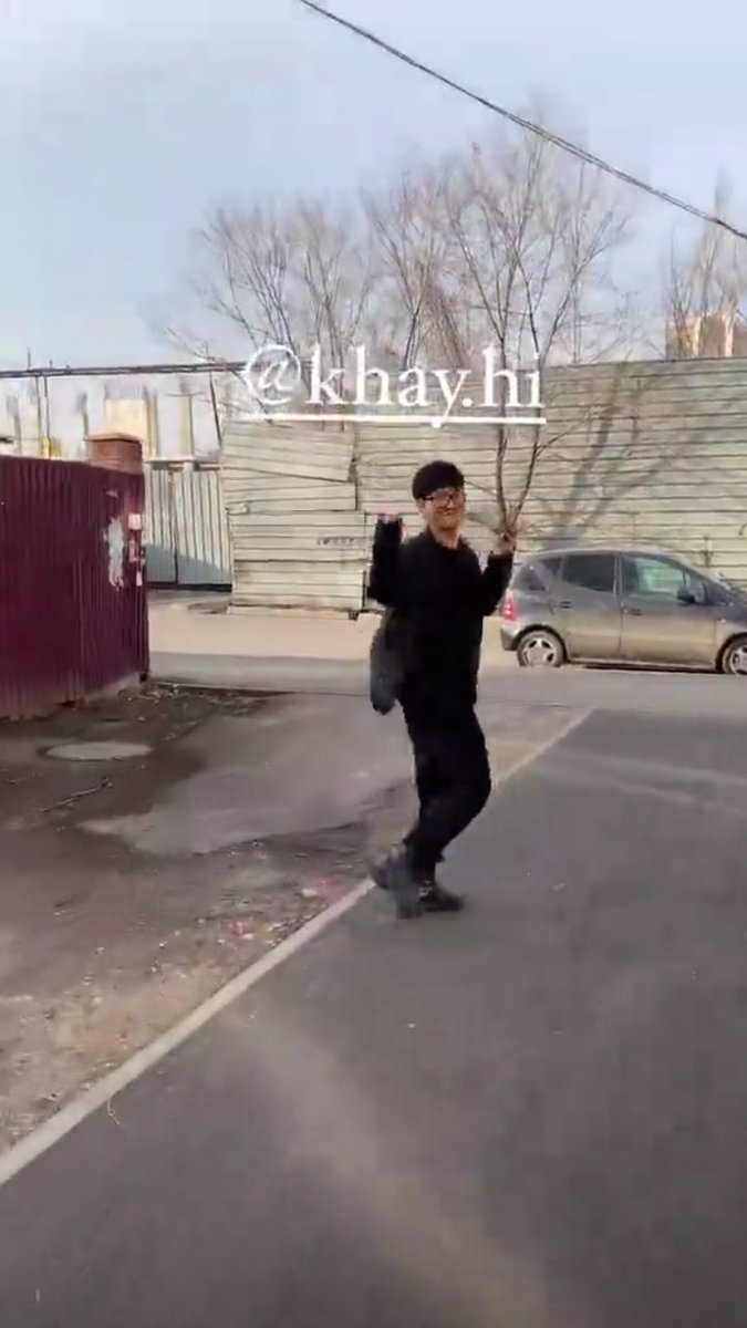 vik_asakura's tweet photo. Дорогой мой, тебе не холодно? Сколько у вас там градусов-то?

#khay #madmen #твиэмви https://t.co/1y5nEiWRwP