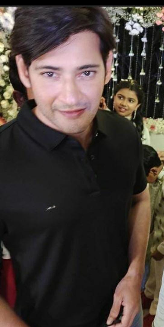 MaheshBabuNews's tweet photo. Few more pics.. Super star @urstrulyMahesh at @aryasukku's daughter saree function. https://t.co/oWBOw829oZ