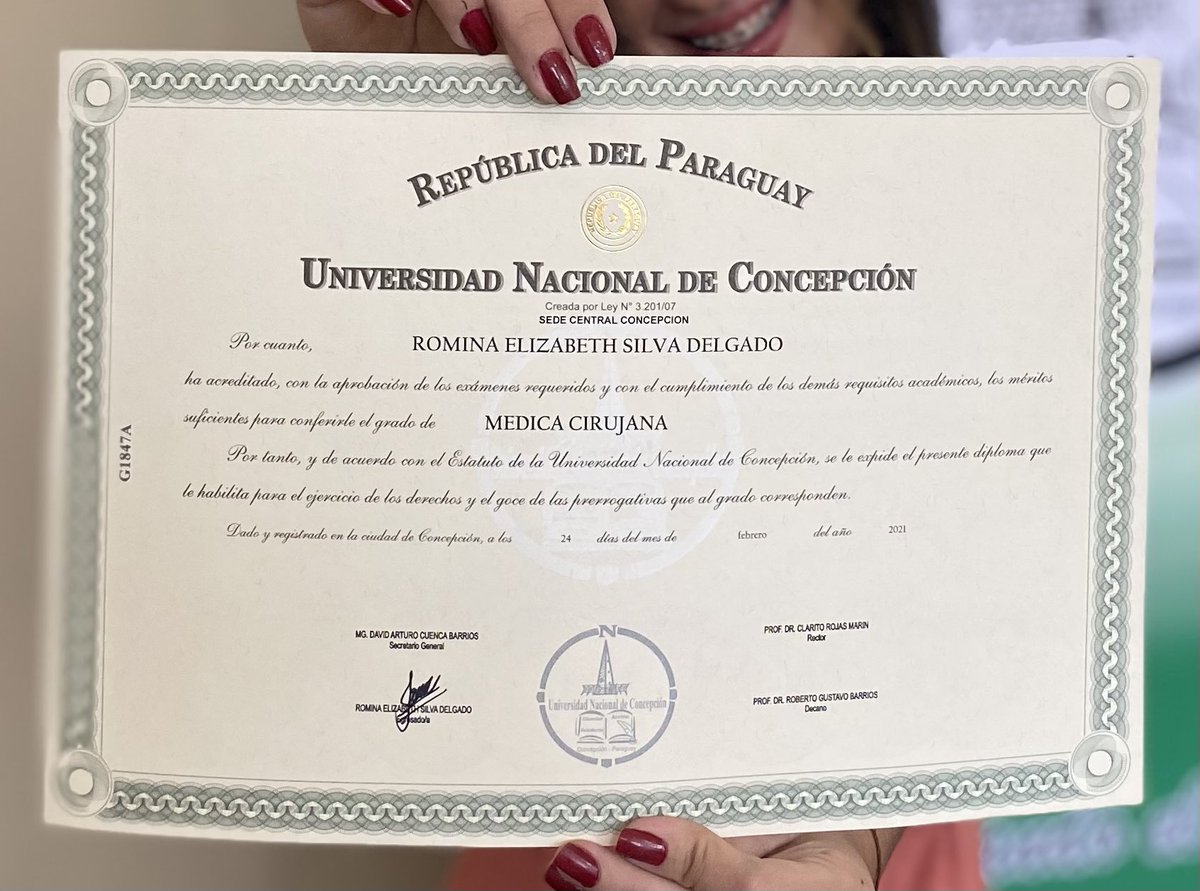 RESD_'s tweet image. Puedo pío poner mi Título de Médica Cirujana como foto de perfil o ya es mucho?