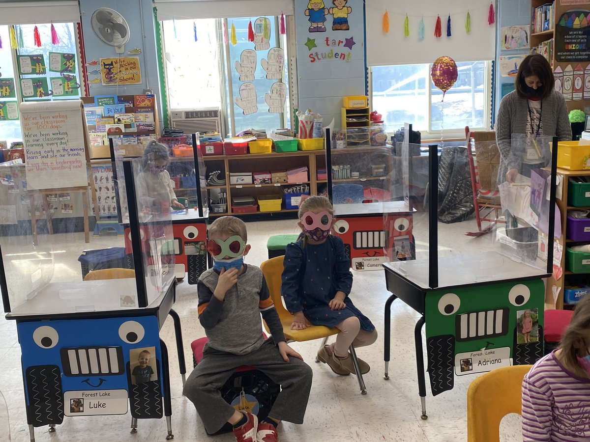 cmottolaking's tweet photo. Goggles! By Ezra Jack Keats @ForestLakeWsd @cn6rob #fllibrary https://t.co/rArifGZzKu