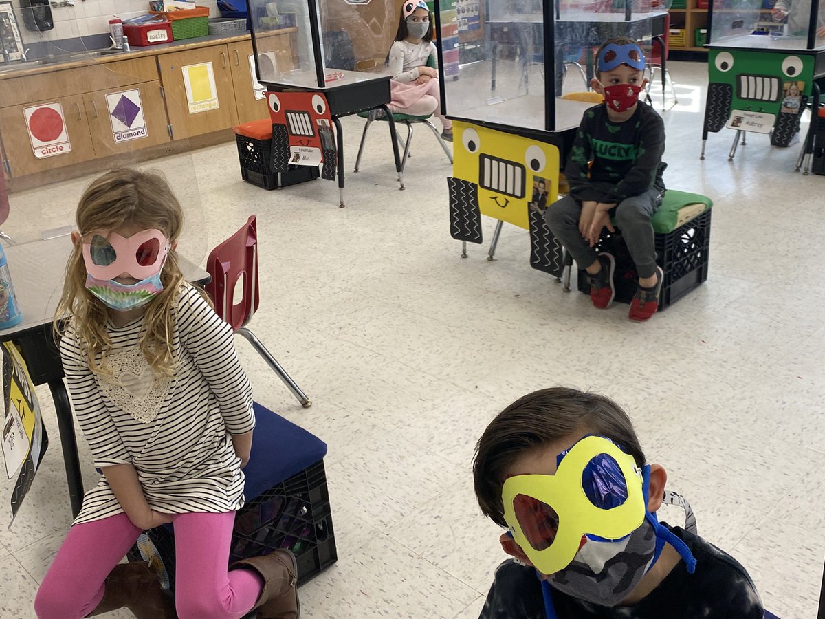 cmottolaking's tweet photo. Goggles! By Ezra Jack Keats @ForestLakeWsd @cn6rob #fllibrary https://t.co/rArifGZzKu