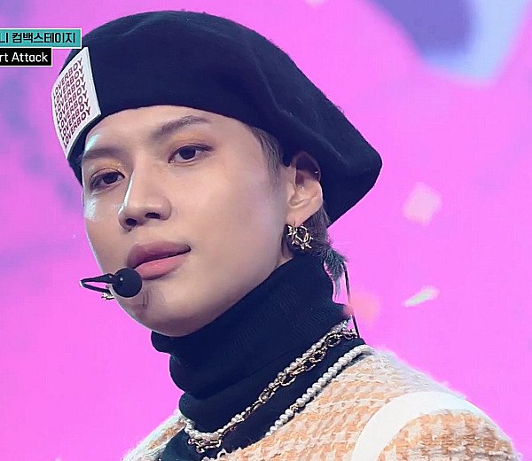 jonghyunpoem's tweet photo. 5HINee. https://t.co/El64WNJ0dL