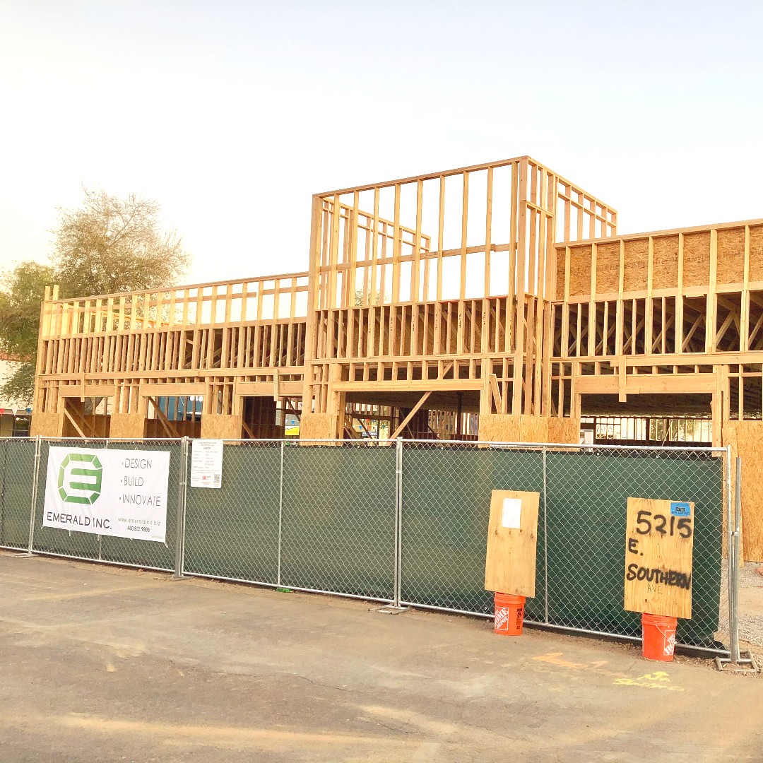 emeraldincaz's tweet photo. Framing is about 50% complete at Apple Valley Dental &amp; Braces!
.
.
.
#framing #mesaaz #mesaarizona #azbiz #azlocal #azbusiness #arizonabusiness #azrealtor #azrealestate #mesarealtor #mesarealestate #azdentist #azdentistry #azorthodontist #dental #dentist #dentistry https://t.co/IpppYjZhRd