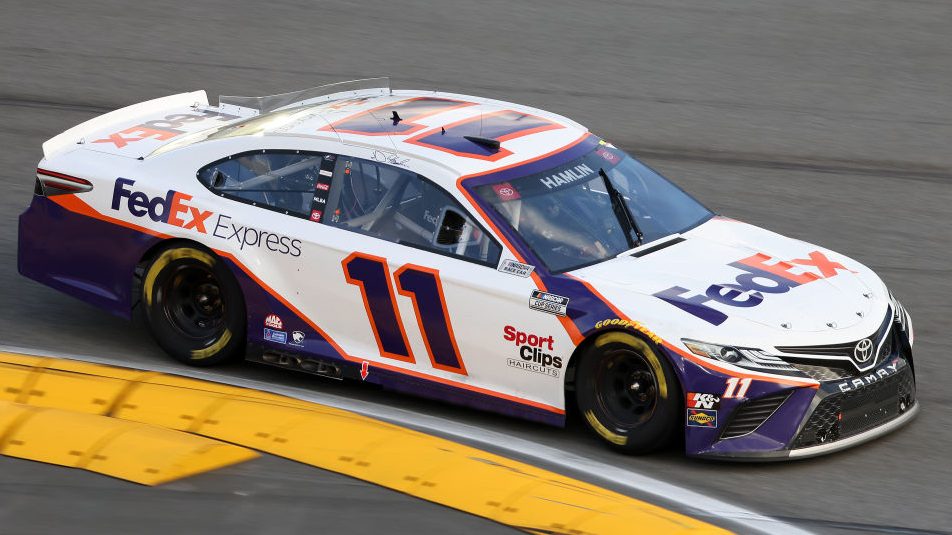 Denny Hamlin to start on Cup pole at Miami https://t.co/rzPP5HODsW via @NASCARTalkNBC https://t.co/fR8eOIt9aI