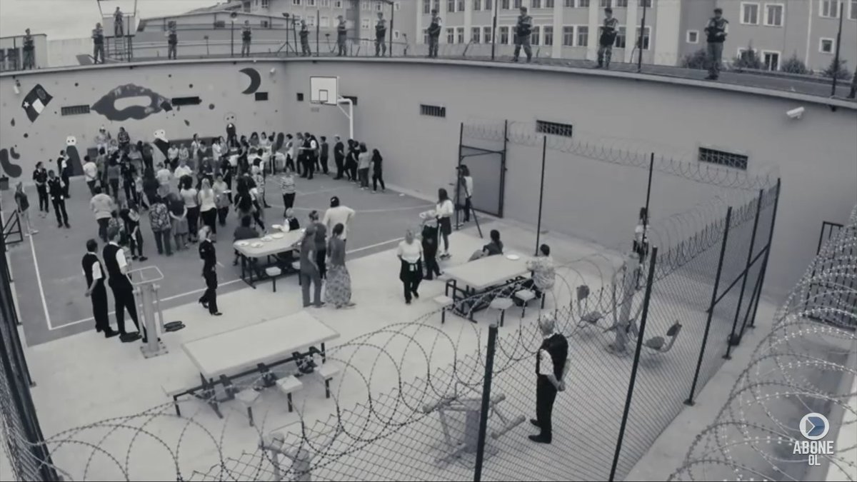 Gamzenigmet's tweet photo. #TurkishStudentsLivesMatter sinavlar yapilirsa okul bahcesi; https://t.co/dagFkdPgvG
