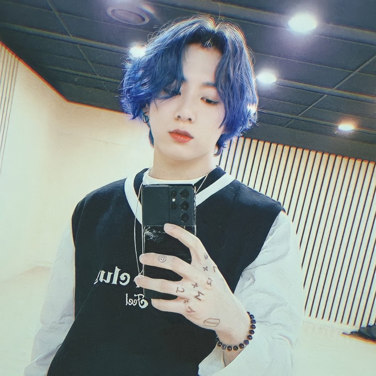 shannon_sbk's tweet photo. Que les parece? 💙✨
Me tomo un par de horas pero me gusto mucho el resultado.
Aun sigo en shoock con el pelo de jk 😍
@BTS_twt #JUNGKOOK #jungkookblue #JKblue #JKbluehair https://t.co/XJtjknxkRX