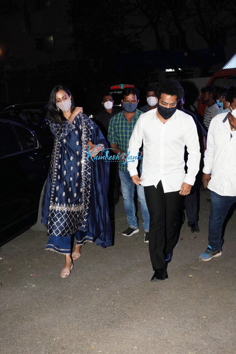 Tarak anna with pranathi
Papped at director #sukumar family function 

📸 <a href="/ArtistryBuzz/">ARTISTRYBUZZ</a> <a href="/kamlesh_nand/">Kamlesh Nand</a> <a href="/tarak9999/">Jr NTR</a> #southpaparazzi #Tollywood #JrNTR #jrntrfans
