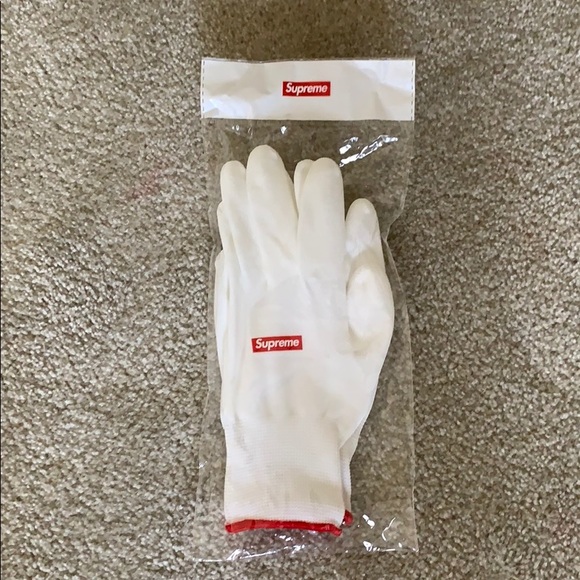 Lynn69324's tweet photo. So good I had to share! Check out all the items I'm loving on @Poshmarkapp from @DerindaMann #poshmark #fashion #style #shopmycloset #supreme #maisonmartinmargiela #carhartt: https://t.co/RtOmo5hYln https://t.co/6s6tUh1pHo