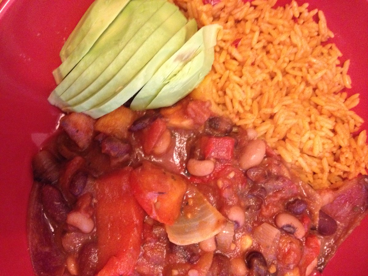 rebekah_fox's tweet photo. Delicious vegetable chilli with Mexican-style rice and avocado this evening. It has six kinds of beans, and roasted vegetables; red and yellow peppers, red and white onions, sweet potato, butternut squash, tomatoes, and sweetcorn #NoFleshFishOrFowl #Lent #VegetableChilli https://t.co/64cmlswAzs