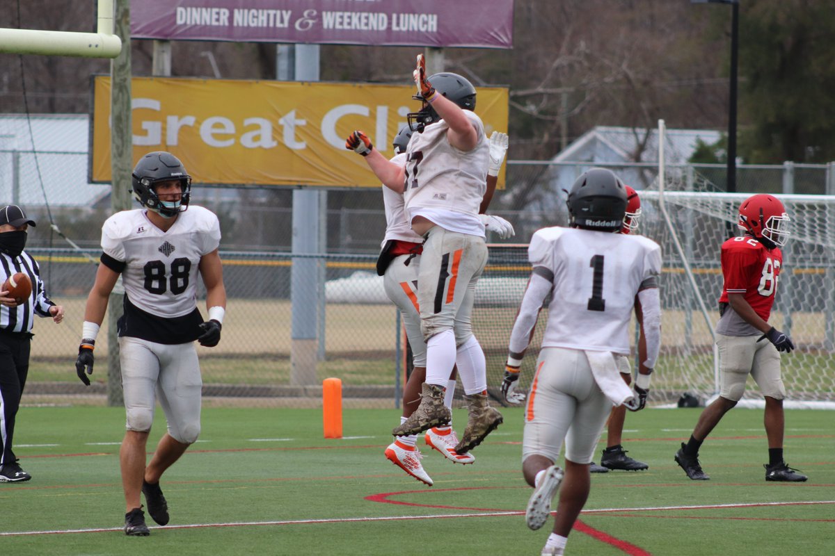 O-LINE got more Vert than RB on this celebration