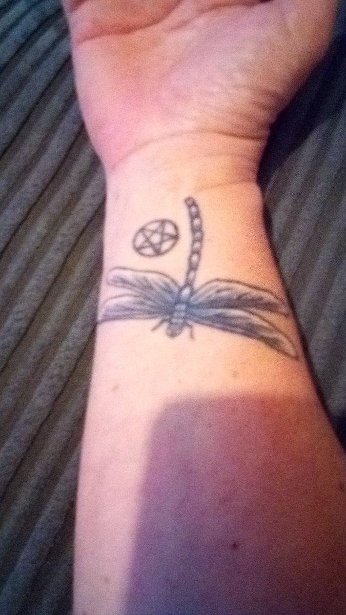 Crow77702086's tweet photo. #EduTattoo
Had this tattoo done after I lost my mum very suddenly, back in 2018. She loved dragonflies.
This reminds me she is with me everyday. https://t.co/i4jcolJXGP