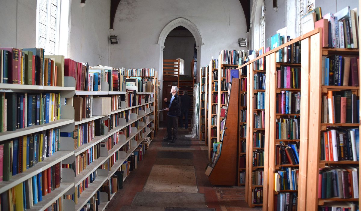 SimoninSuffolk's tweet photo. What with gallivanting about the Suffolk countryside I missed #BooksInChurches today. here's a few catch-ups. First, St Mary Coslany, Norwich.
More: https://t.co/yvJIb4O9El https://t.co/jzFUNw78P7