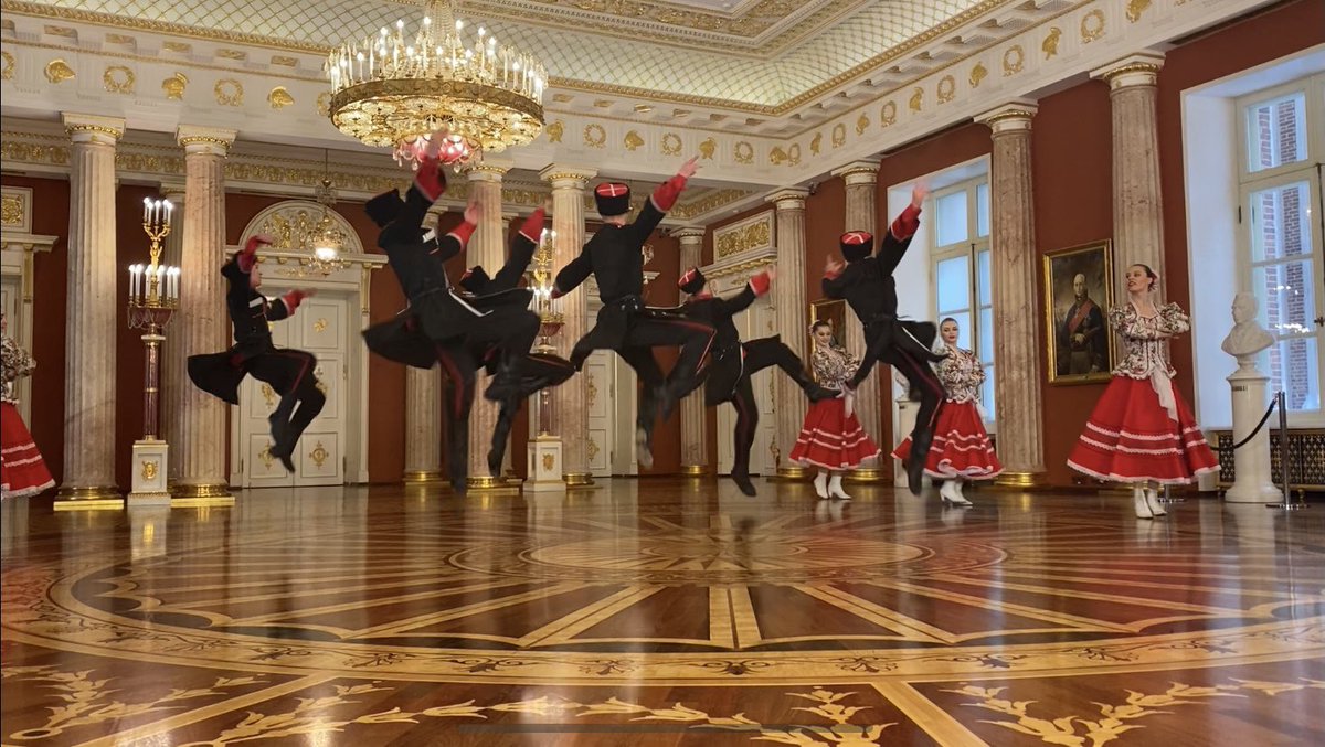 Deancain's tweet photo. Saw some folks who could fly today, as well!  #Moscow #dancers https://t.co/qLsEhBpJOa