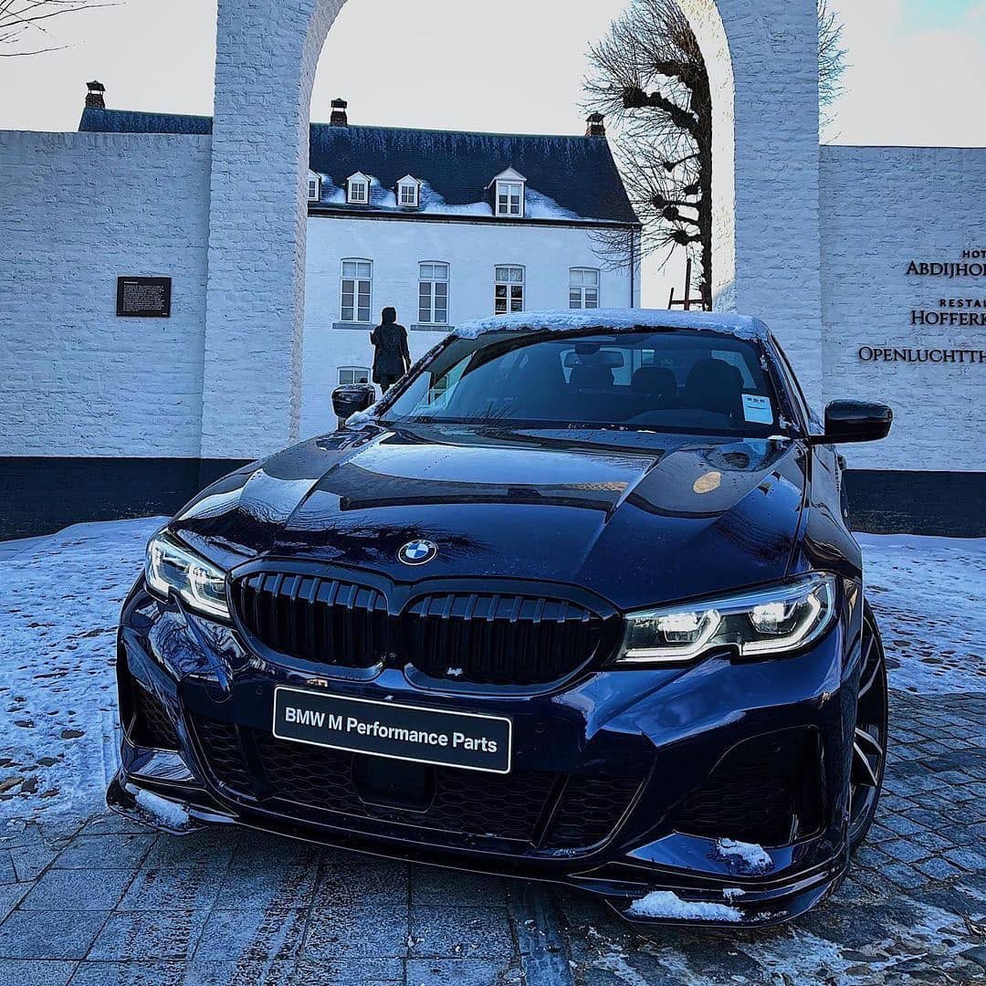 luxurycars08's tweet photo. BMW 330i ⚫️🔵 https://t.co/PySTHxOVJP