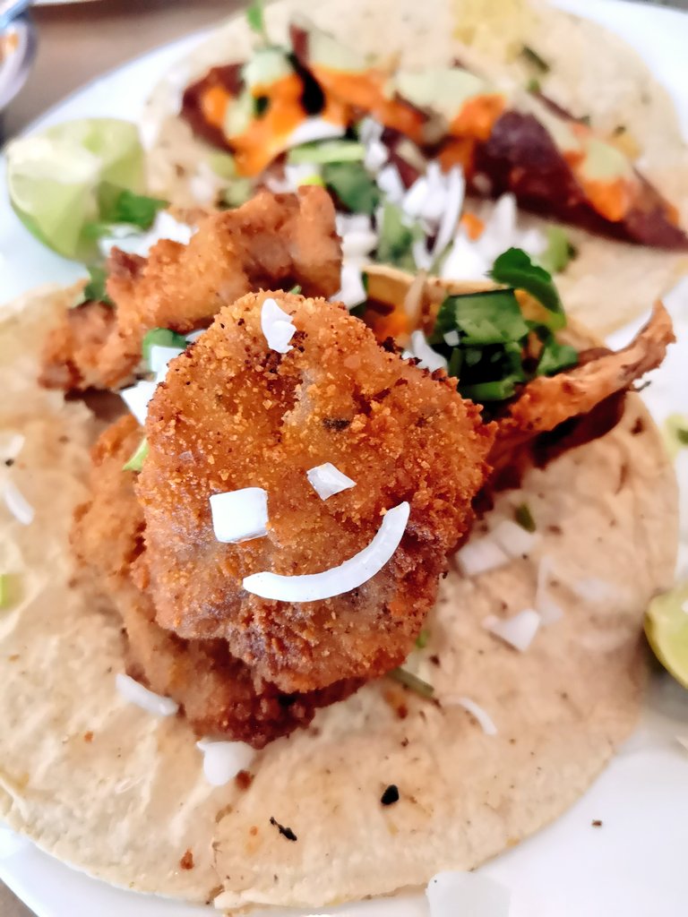 missflirt's tweet photo. Pues empezó el hambre y decidimos sonreírle y apoyar al #VegetalSOS. ¿Ustedes cómo ponen feliz a sus panzas? 
Vengan a #Vegetal 🤤🌶️🥥🥒🍠🧅🌽🍄🌮💗💯🤩 https://t.co/iSoqJZjjAS
