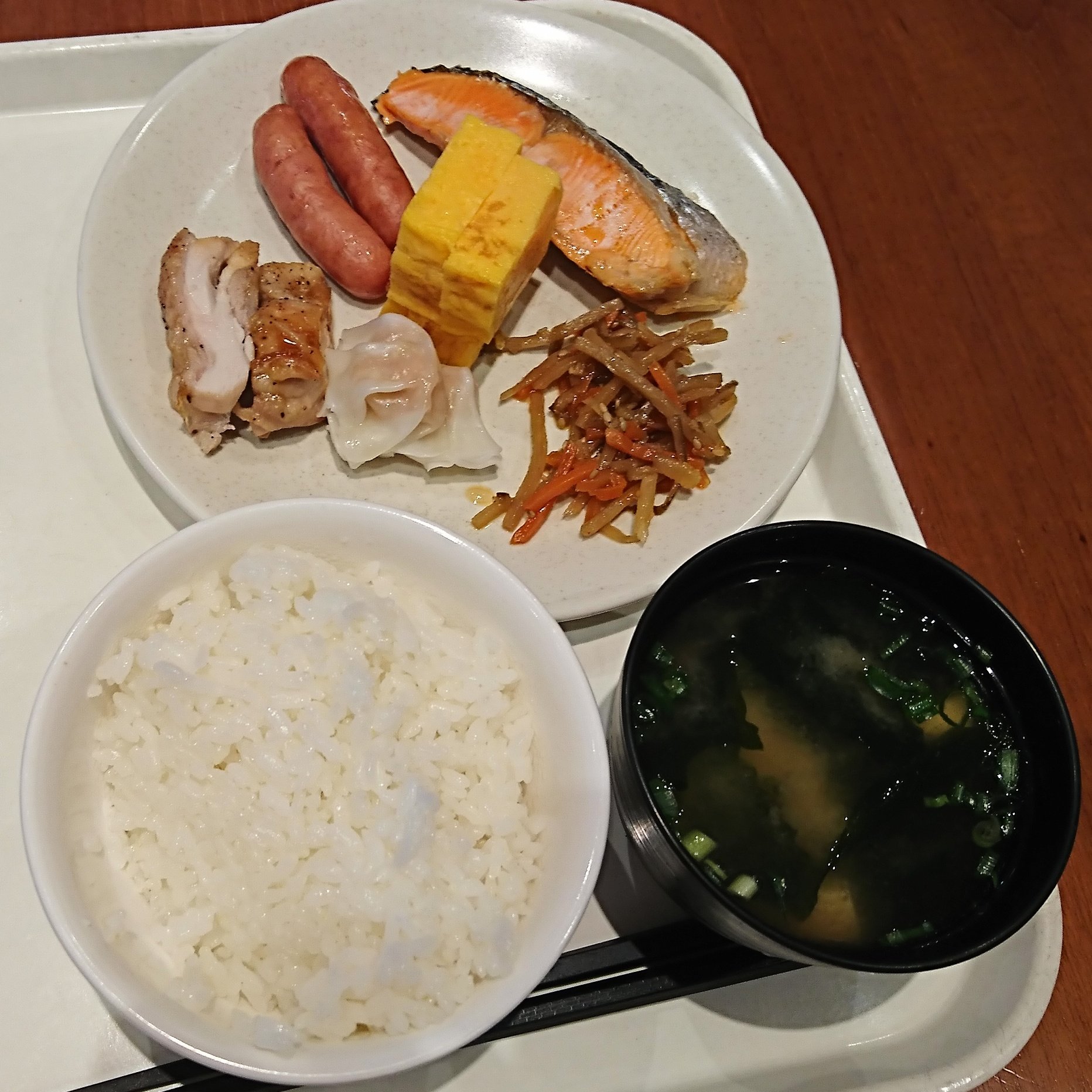御独人様 独人ごはん 黙食 シズラー三鷹店 東京都武蔵野市中町 リッチモンドホテル東京武蔵野 モーニングビュッフェ 1300円 シズラーのサラダバーだけでなく 和食のものもありました チーズトースト オニオンスープが 美味しかった ホテルごはん