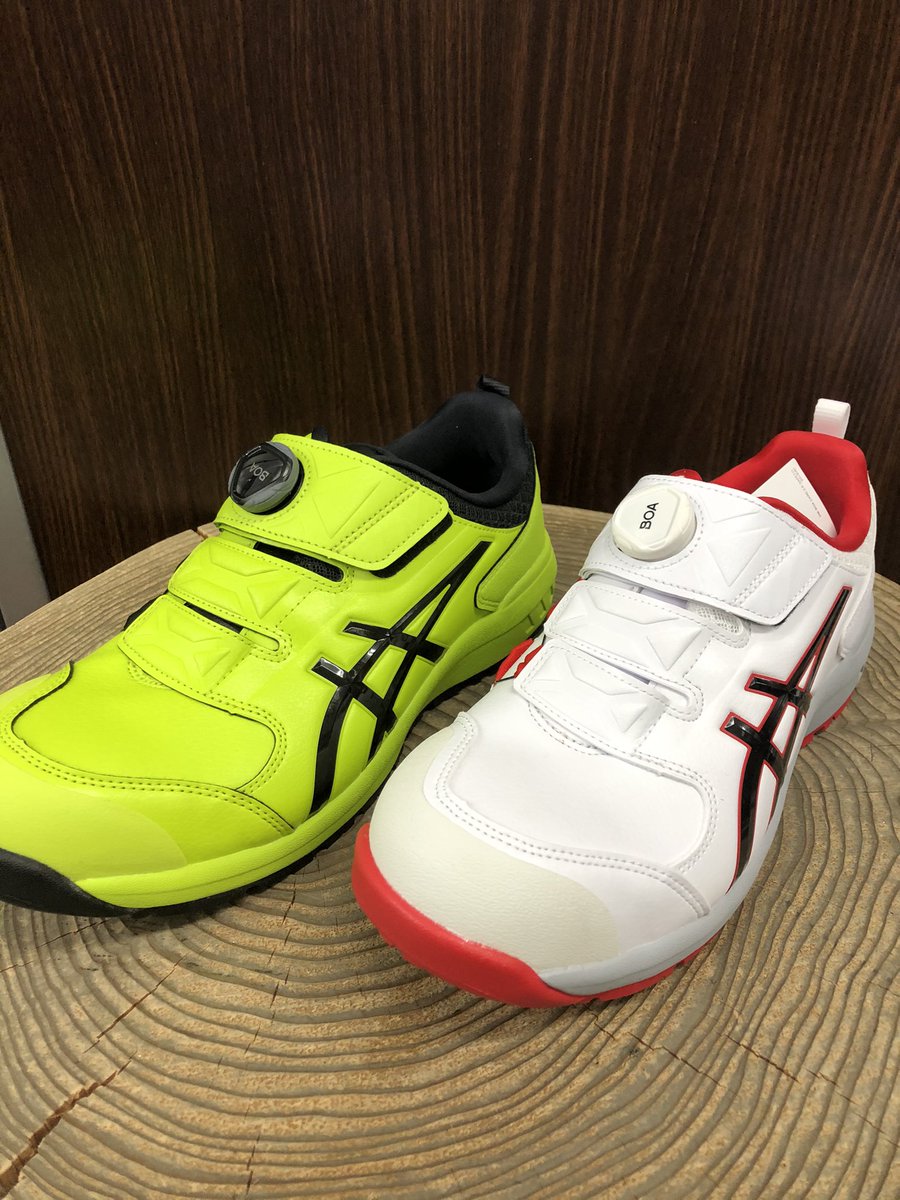 アシックス CP307BOA 入荷しました!
従来と違ってBOAシステムのワイヤーを内側に寄せているので、ワイヤーが障害物に引っかかるリスクが軽減されると思います(^^)
店主はイエローが好きだなぁ😊
#アシックス
#安全スニーカー
#いちのせ倉敷店 https://t.co/5XBMelZU8v