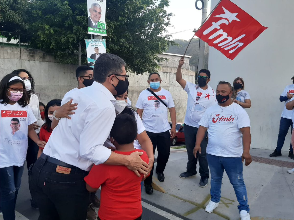 DiarioCoLatino's tweet photo. Con un banderillazo sobre la carretera antigua a Zacatecoluca, el candidato a alcalde @FidelAlcalde  inicia sus actividades de cierre de su campaña municipal en @sanmarcos1976. https://t.co/Hgi8yHRgzA