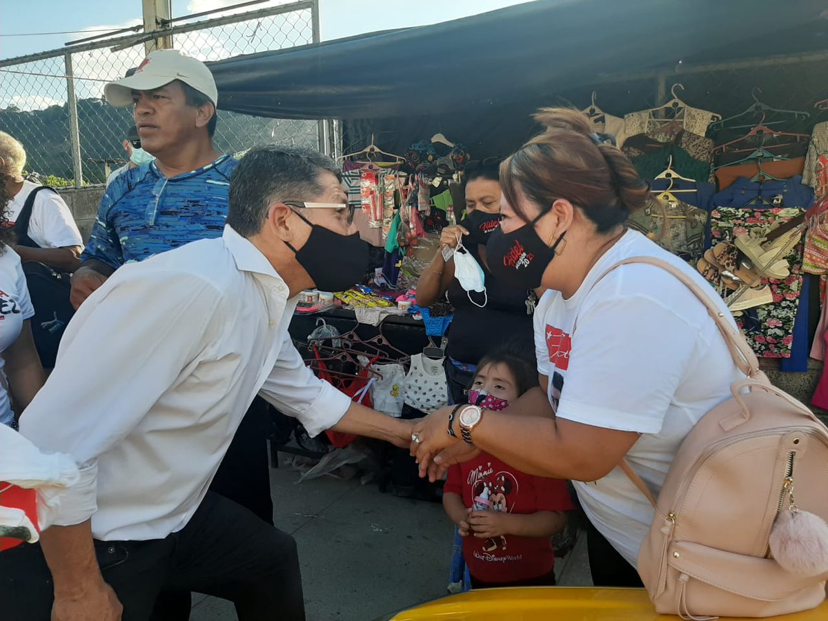 DiarioCoLatino's tweet photo. Con un banderillazo sobre la carretera antigua a Zacatecoluca, el candidato a alcalde @FidelAlcalde  inicia sus actividades de cierre de su campaña municipal en @sanmarcos1976. https://t.co/Hgi8yHRgzA